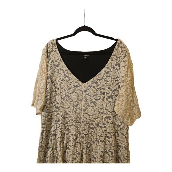 SOLD!! TORRID Cream Lace Overlay V-Neck Skater Dress - Size 4 - Picture 3 of 7